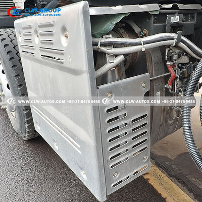 SINOTRUK HOWO 15T On-Site Mixed Explosive Truck with PLC-Based Automated Mixing and 360-Degree Rotating Hose Guide Boom